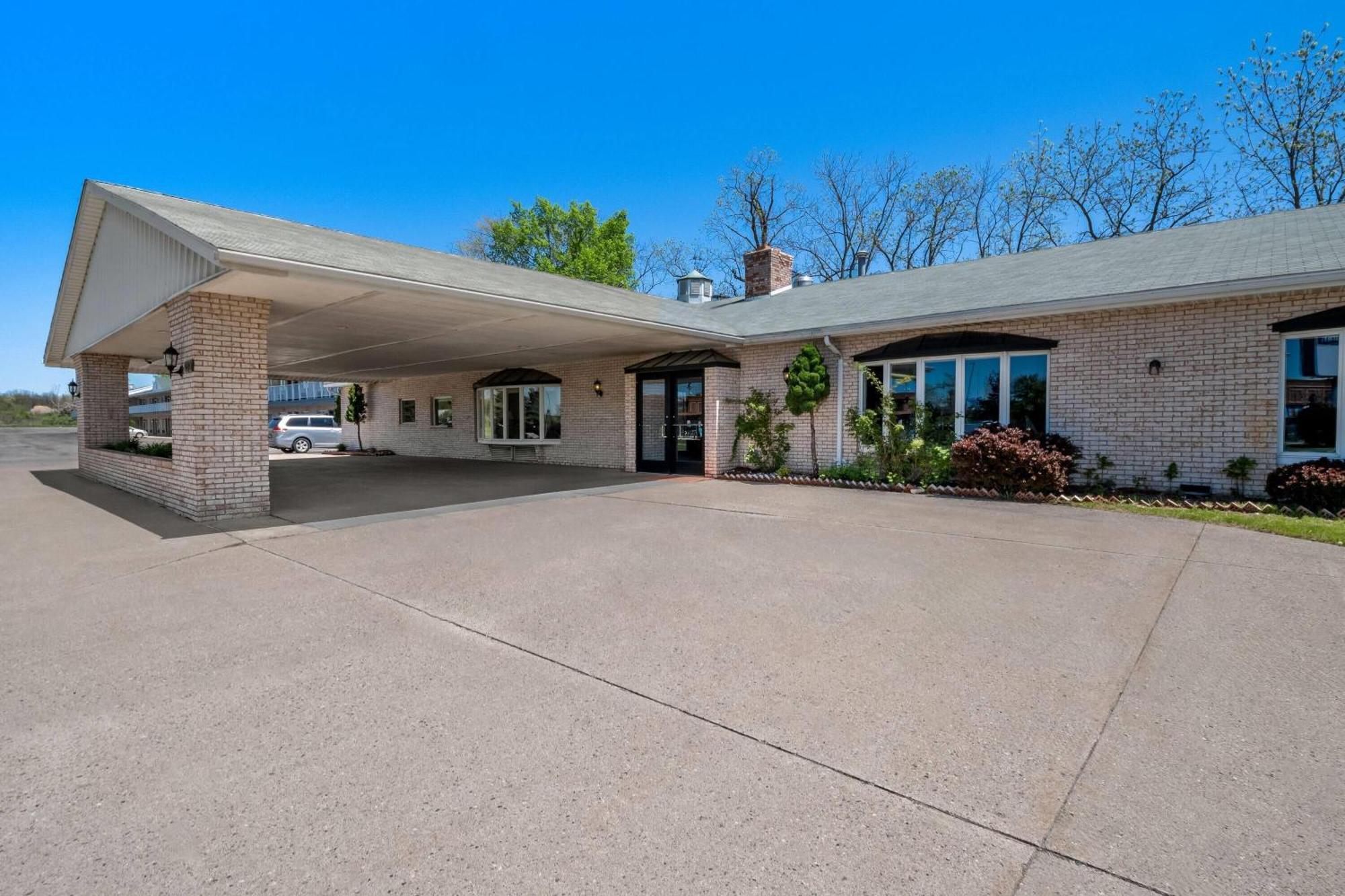 Days Inn By Wyndham Whitmore Lake Ann Arbor Brighton Exterior photo